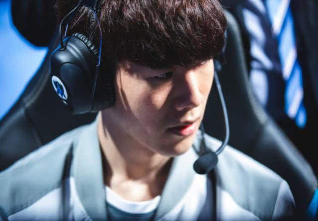 deokdam ：他们的回合拉得比较长，我们就可以尝试中路推进